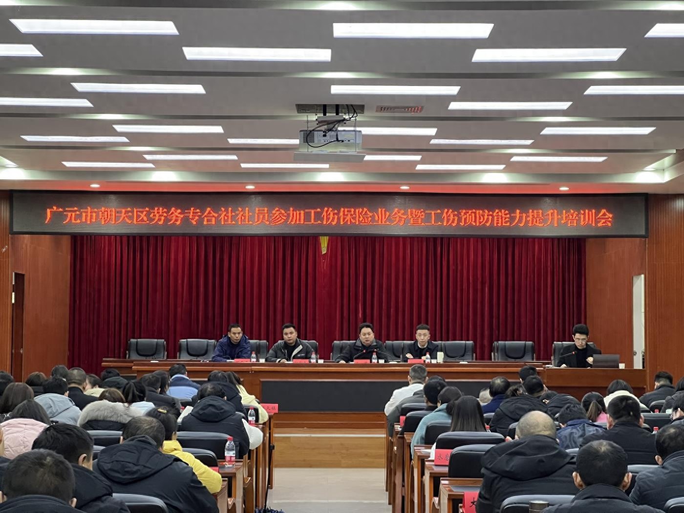 工伤保险新政策，工人和老板都笑了！你还在等什么？  第1张