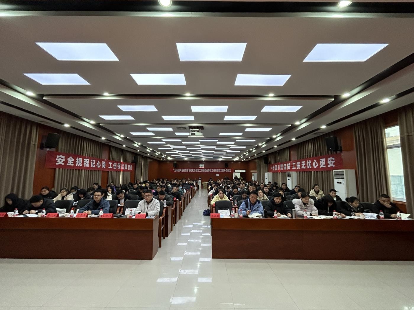 工伤保险新政策，工人和老板都笑了！你还在等什么？  第2张