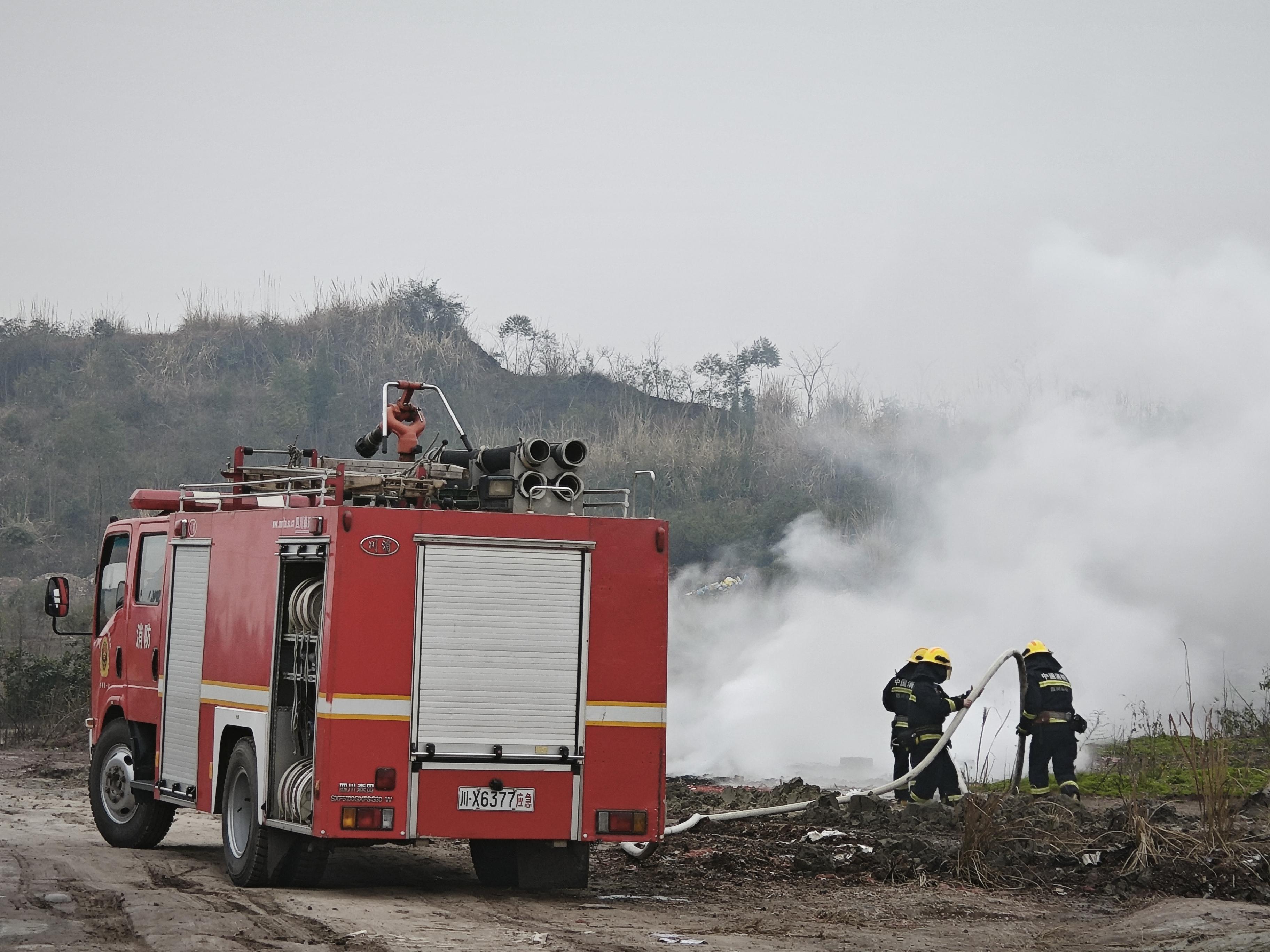 井研县销毁200余件非法烟花爆竹，你的安全谁来保障？  第2张