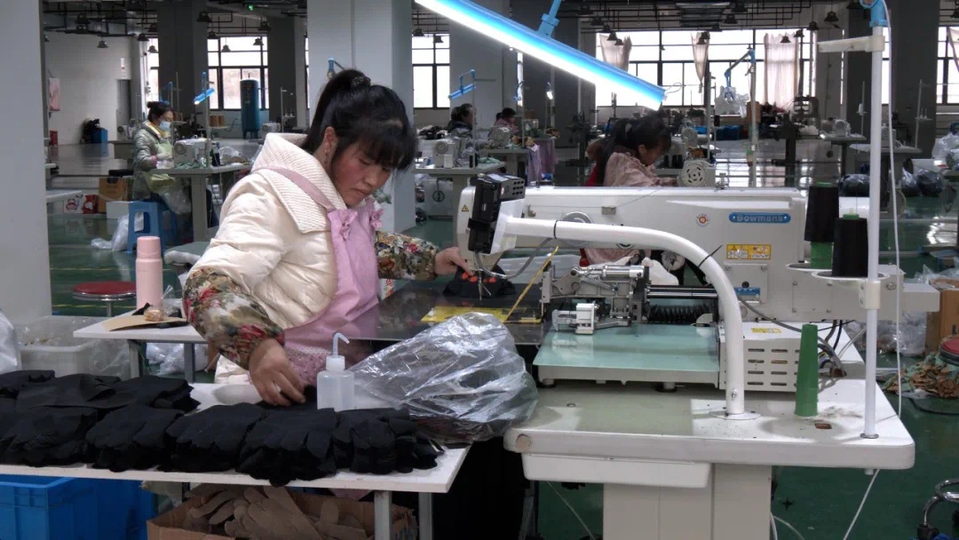 家门口上班，月入3000！陈学英的幸福生活你也能拥有吗？  第3张