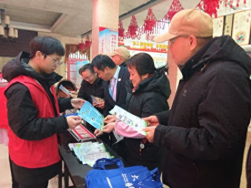 毒品竟伪装成奶茶、跳跳糖？社区居民震惊不已，你还能识别吗  第1张
