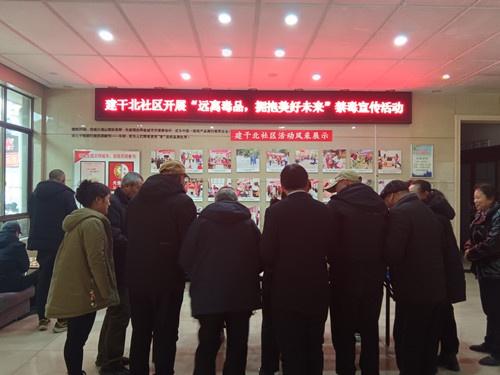 毒品竟伪装成奶茶、跳跳糖？社区居民震惊不已，你还能识别吗  第2张