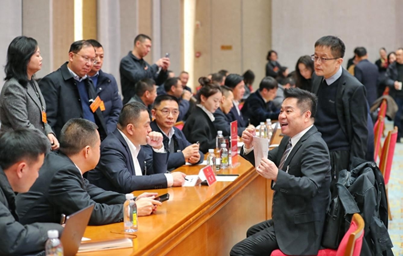 成都治堵行动取得显著成效！交通局长为何带来28张地图？  第1张