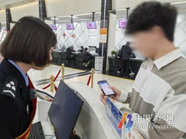 宁波市民小曹如何在手机上秒办C1降C2驾考变更？告别折返跑，实现指尖办事