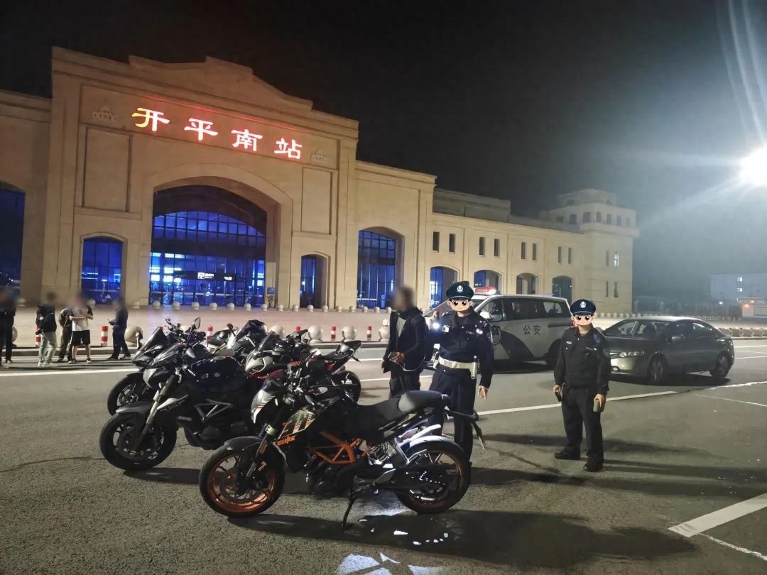 飙车炸街，你以为很酷？路人吓得直哆嗦，交警出手了  第1张