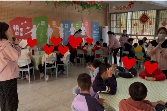 孩子们在福利院如何度过一个难忘的生日？感人至深的集体庆生会  第2张