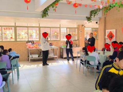 孩子们在福利院如何度过一个难忘的生日？感人至深的集体庆生会  第3张