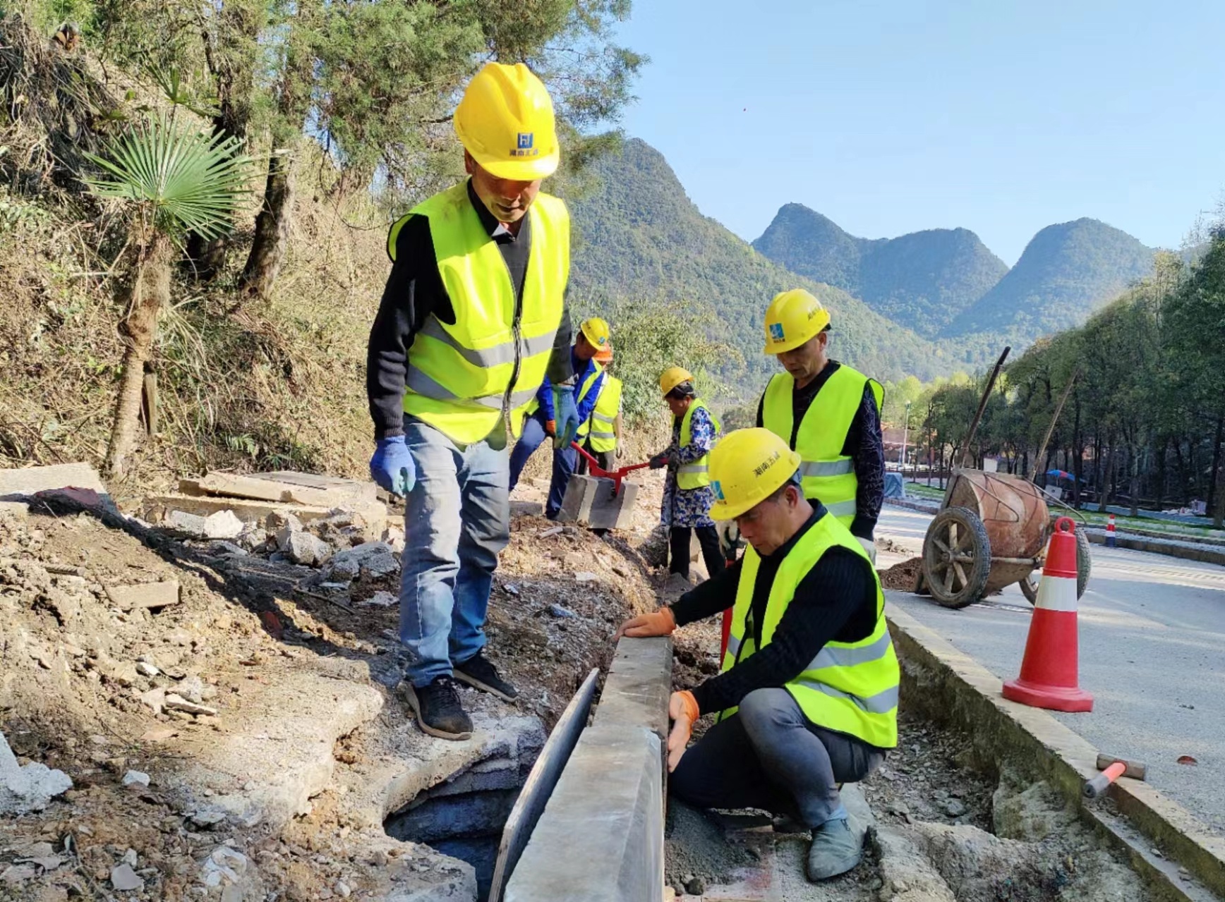 九嶷山舜帝陵景区大改造，3.85公里新路将如何改变你的旅行体验？  第2张