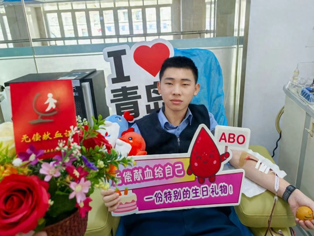 00后大学生潘益民生日当天无偿献血，你愿意用这种方式庆祝生日吗？  第1张