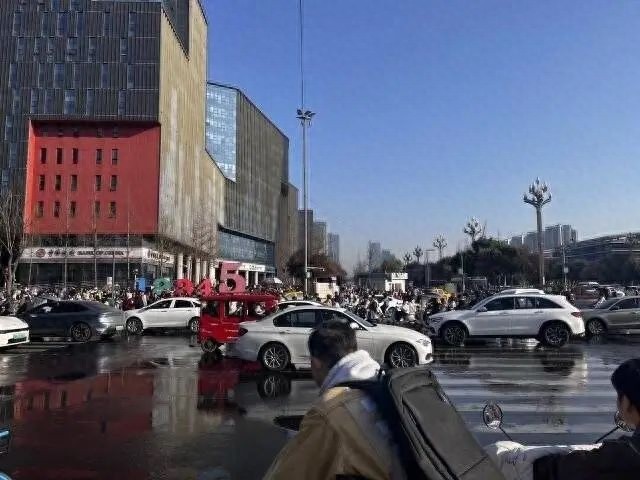 成都天府五街为何突然臭气熏天？记者揭开污水背后的真相