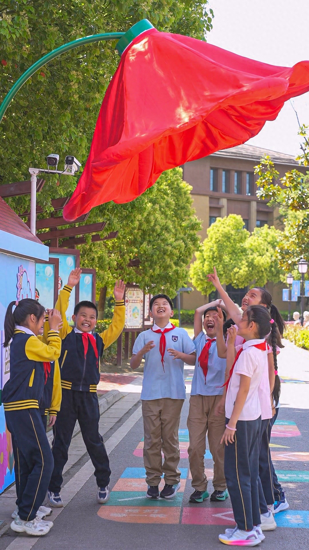 合肥校园惊现神奇声控花！孩子们一喊就开花，这是什么高科技？