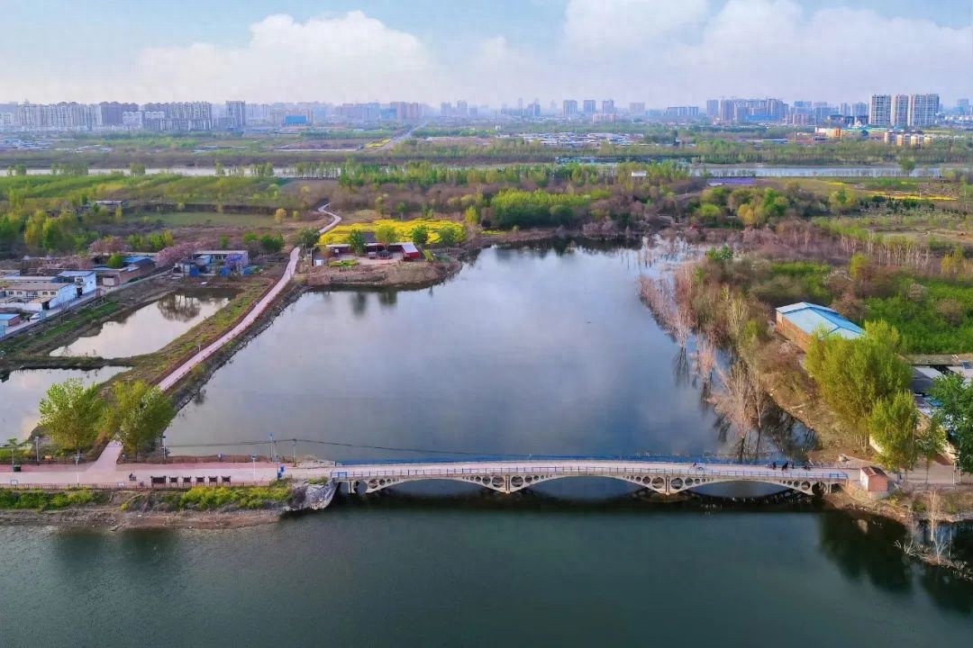 五一去哪玩？百泉湖畔新景观惊艳亮相，水墨丹青等你来打卡  第1张