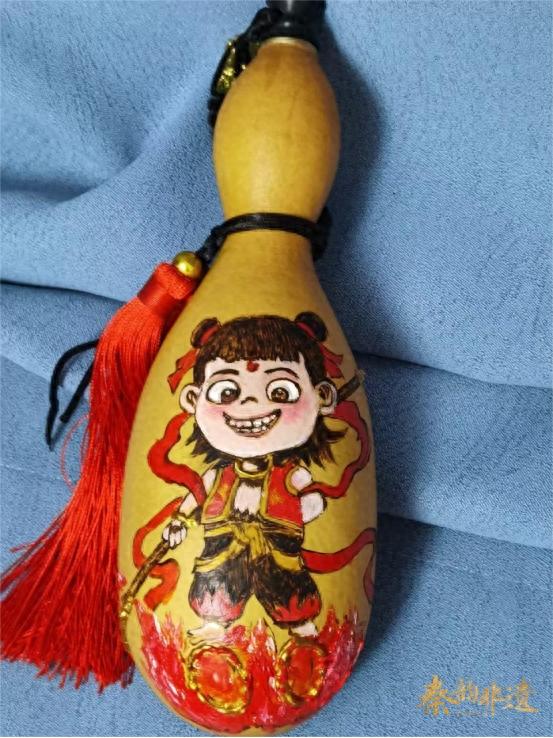 70岁非遗大师竟用葫芦刻出哪吒闹海！千年技艺如何征服现代年轻人？  第1张