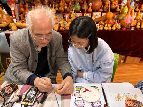 70岁非遗大师竟用葫芦刻出哪吒闹海！千年技艺如何征服现代年轻人？  第2张