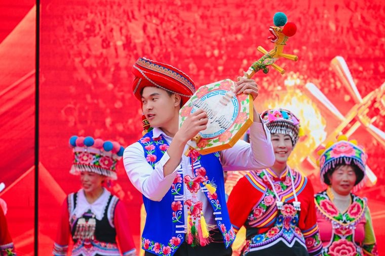 千年左脚舞遇上现代狂欢！2025牟定三月会，你准备好体验云南最炫民族风了吗？  第5张