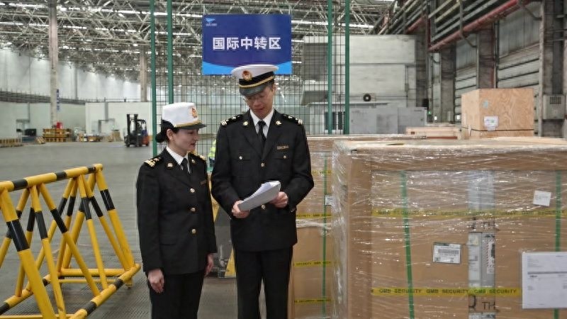 上海浦东机场首票国际中转换单业务试行成功，国际货运模式迎来重大突破