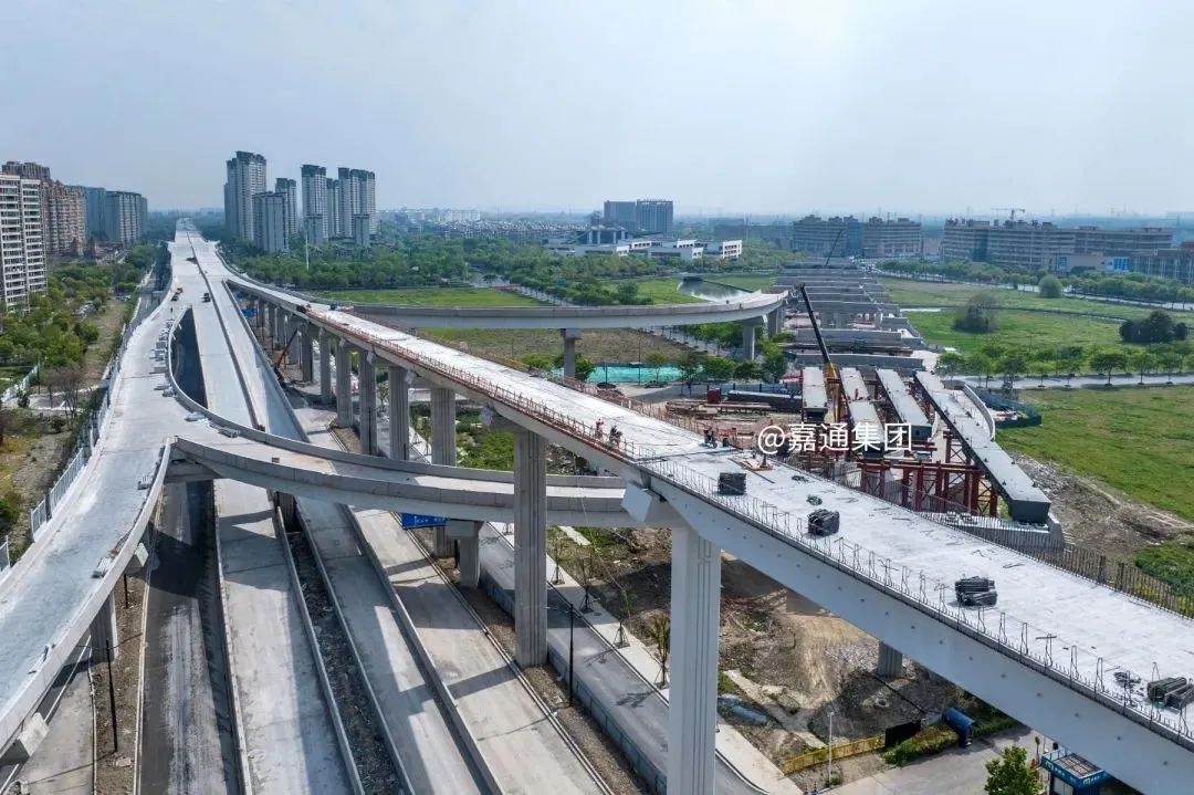 地下管线密如蛛网，头顶高压线横跨！这条城市快速路为何如此难建？  第4张