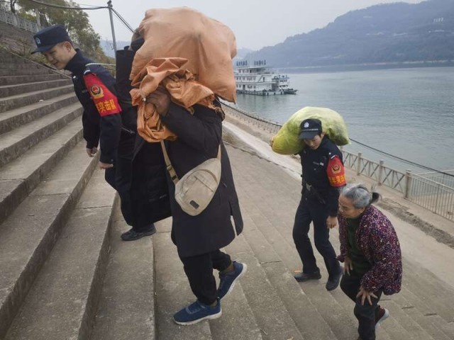 长江上的守护者：这群年轻人如何用科技与温情护航背篓轮渡？  第2张