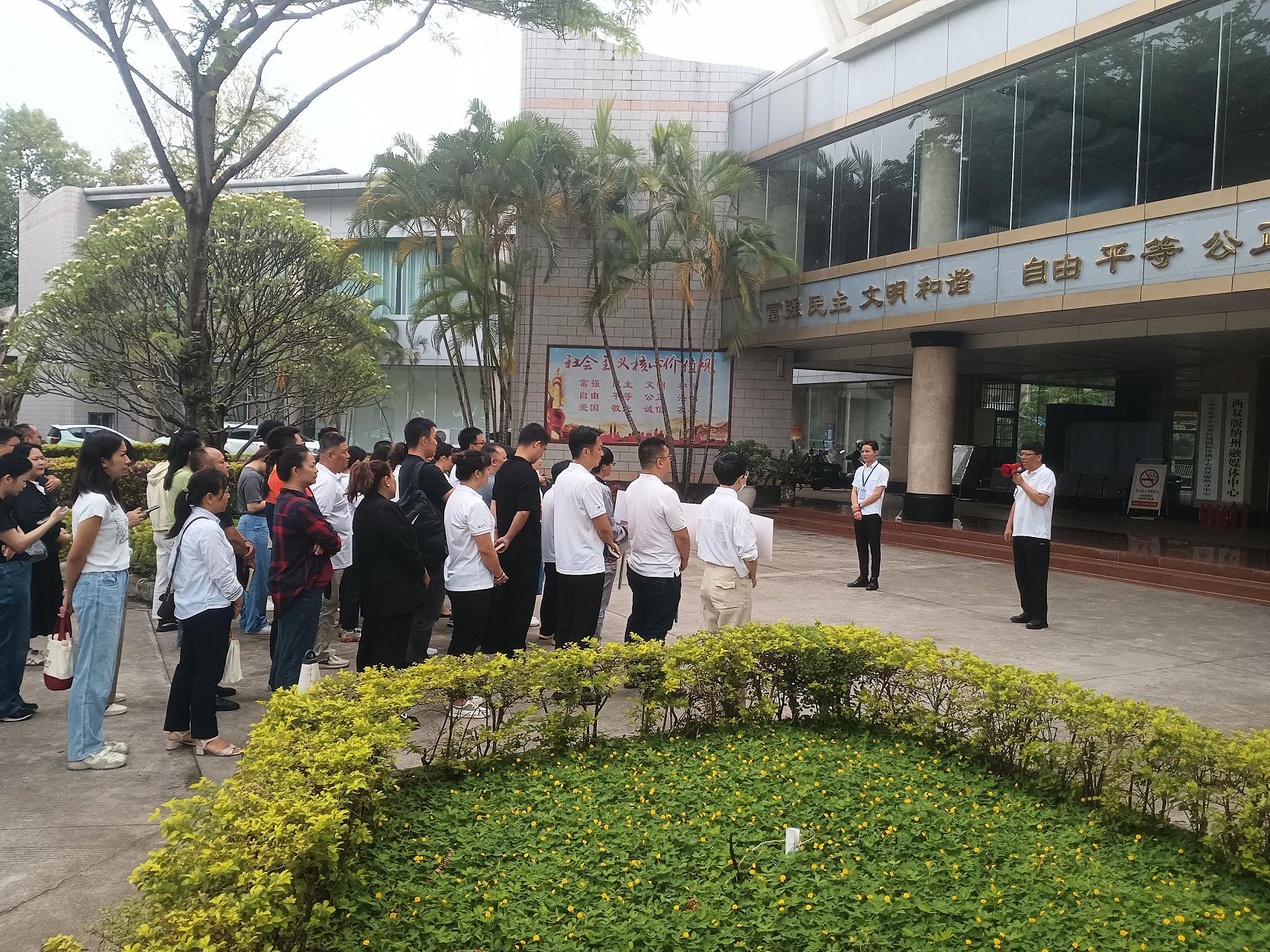 突发地震如何应对?西双版纳广电局这场演练让你掌握救命技巧 第3张 突发地震如何应对?西双版纳广电局这场演练让你掌握救命技巧 第3张