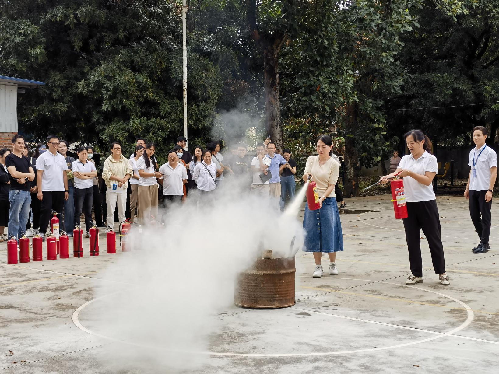 突发地震如何应对?西双版纳广电局这场演练让你掌握救命技巧 第4张 突发地震如何应对?西双版纳广电局这场演练让你掌握救命技巧 第4张