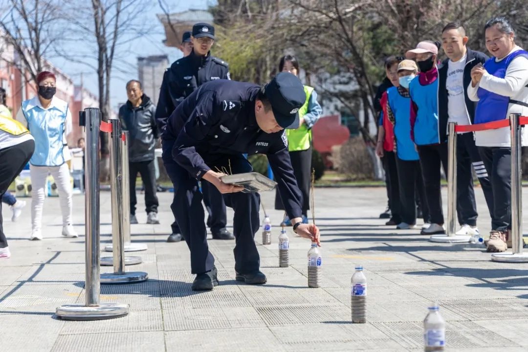 派出所民警竟输给广场舞大爷大妈?这场趣味运动会太精彩了 第8张 派出所民警竟输给广场舞大爷大妈?这场趣味运动会太精彩了 第8张