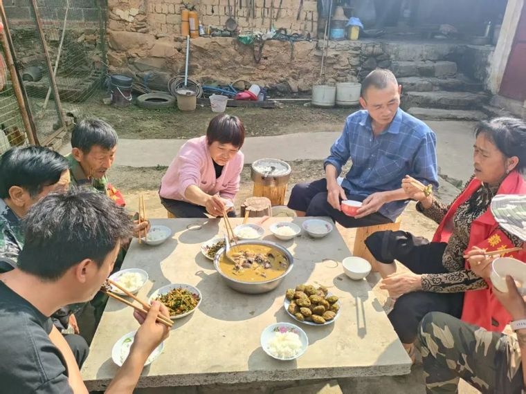 罗锅饭：一口封存春天的味道，你尝过吗？  第5张