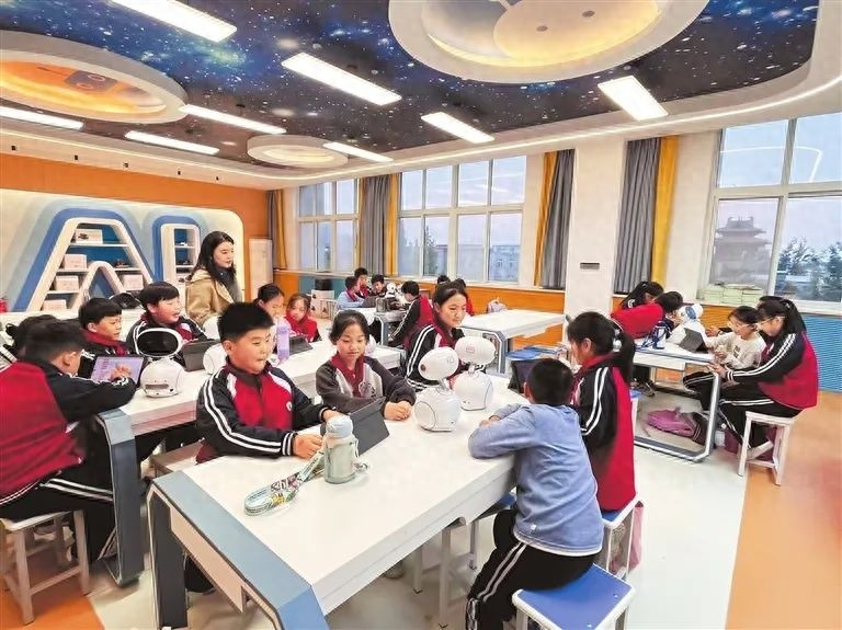 AI如何让高速不再堵、养猪更智能、课堂更生动？揭秘河南首批13个赋能中心