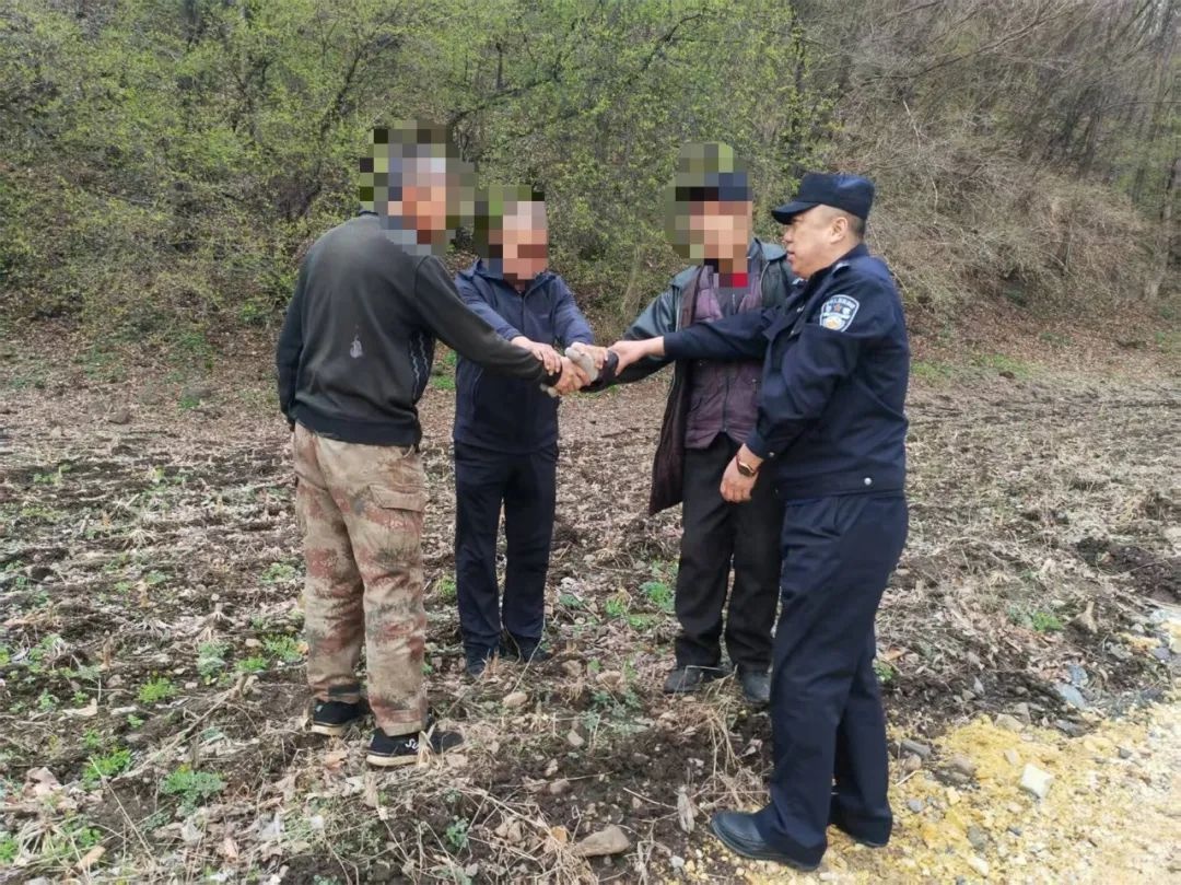 邻里纠纷积怨一年多，民警如何巧妙化解这场土地边界之争？  第4张