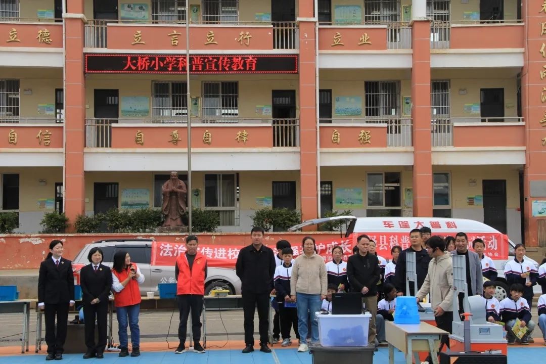 900余名师生参与！科技与法治进校园，这样的课堂你见过吗？  第11张