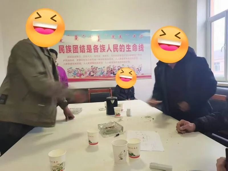 警民连心桥如何化解三起矛盾？母子相拥而泣、村民握手言和  第3张