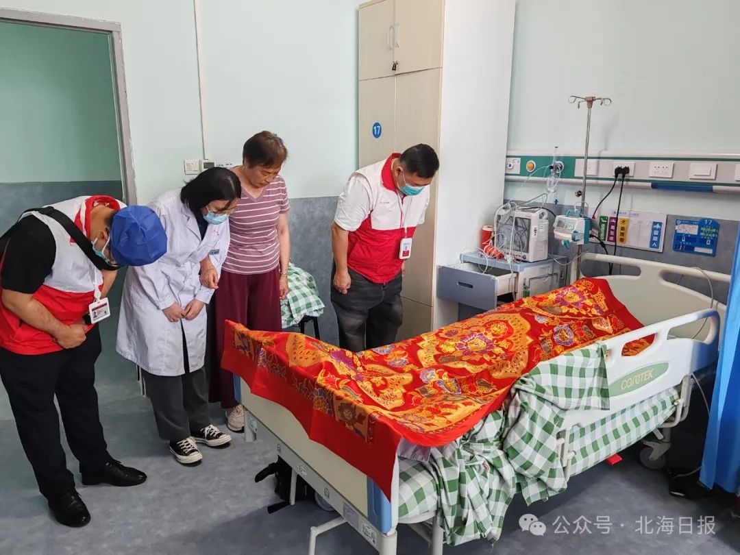 46岁女儿离世前最后心愿：捐献眼角膜为他人带去光明，母爱有多伟大？  第2张