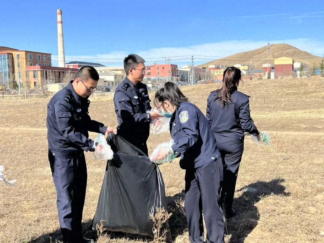 正镶白旗民辅警变身环保卫士！你的社区也能这样焕然一新吗？