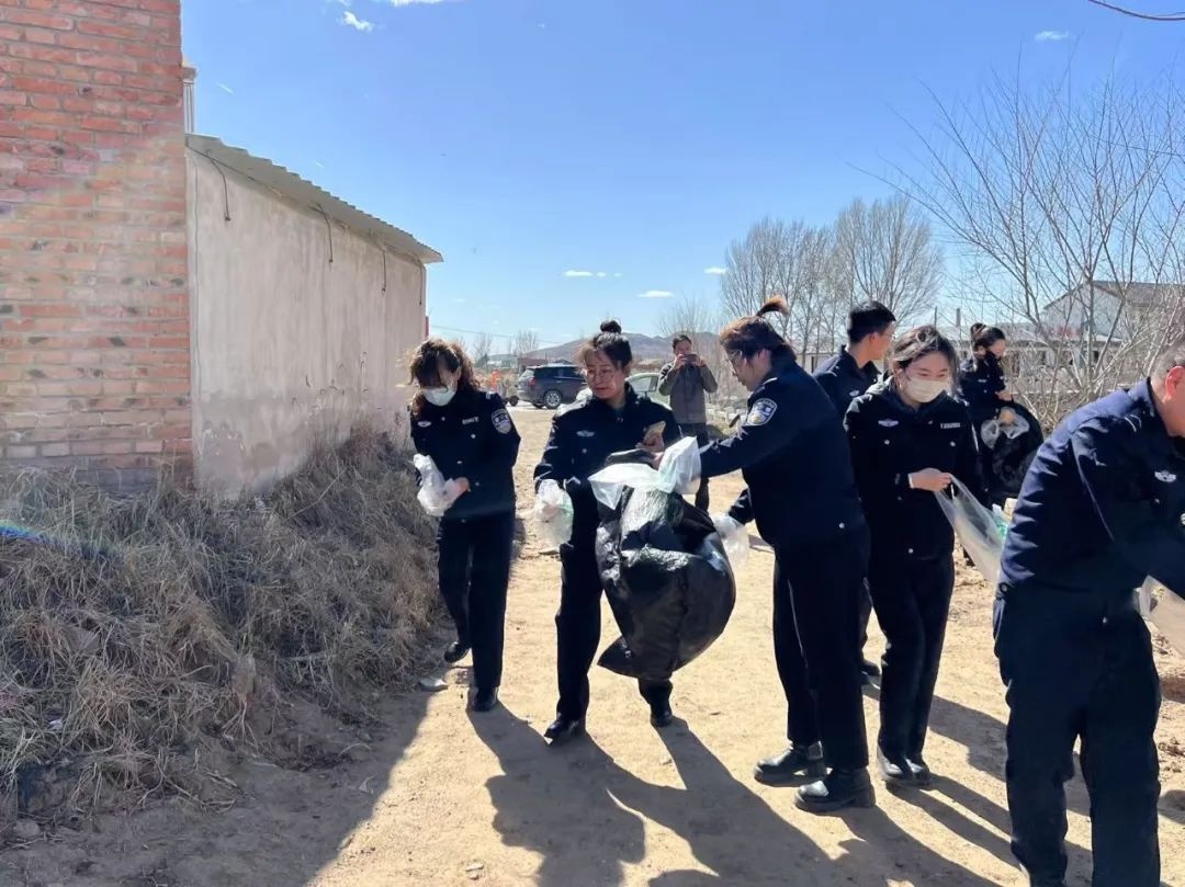 正镶白旗民辅警变身环保卫士！你的社区也能这样焕然一新吗？  第2张