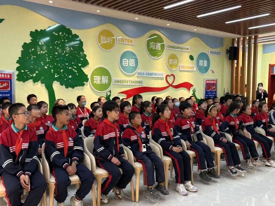 50名小学生竟在检察院排起长队，他们到底经历了什么？