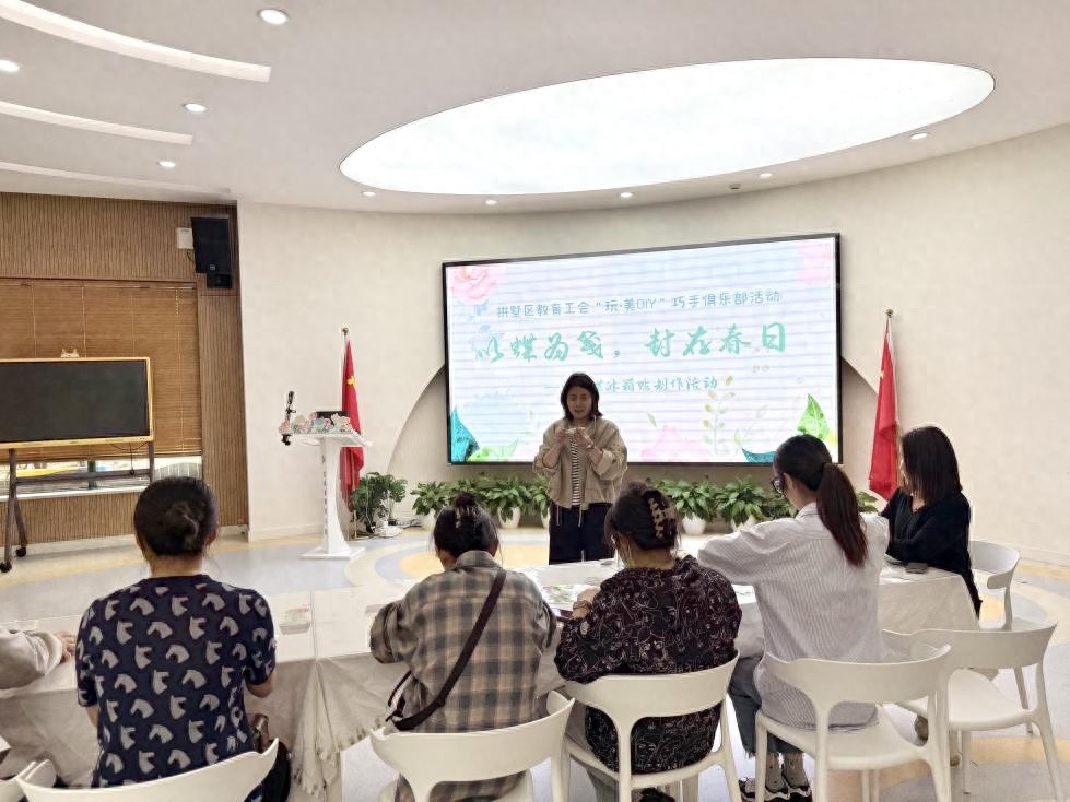 春风拂面，巧手匠心！杭州市万家星城幼儿园的老师们如何将春天定格在蝴蝶冰箱贴上？