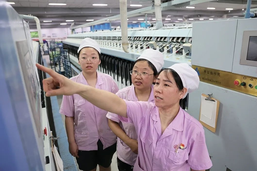 23年坚守纺织一线！这位河北大工匠如何用双手织就精彩人生？  第2张
