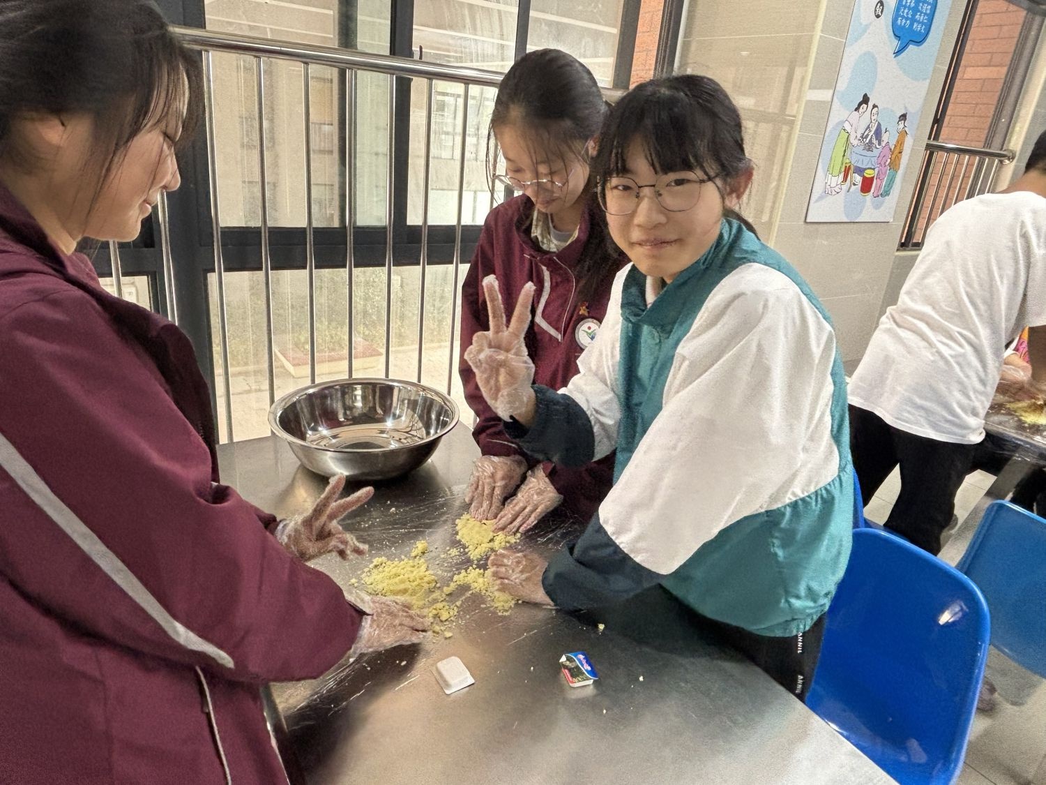 花香弥漫校园，这场激情温情的素质拓展为何让七年级学生如此期待？  第7张