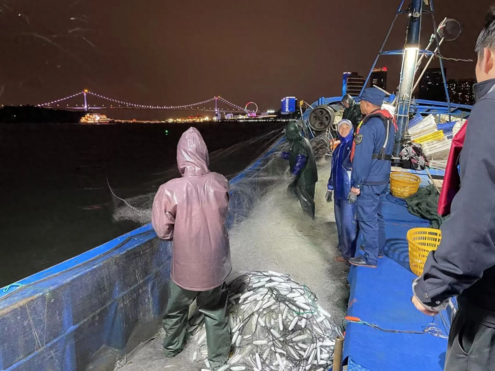 厦门海警日夜守护，中华白海豚的家园谁来保护？  第1张