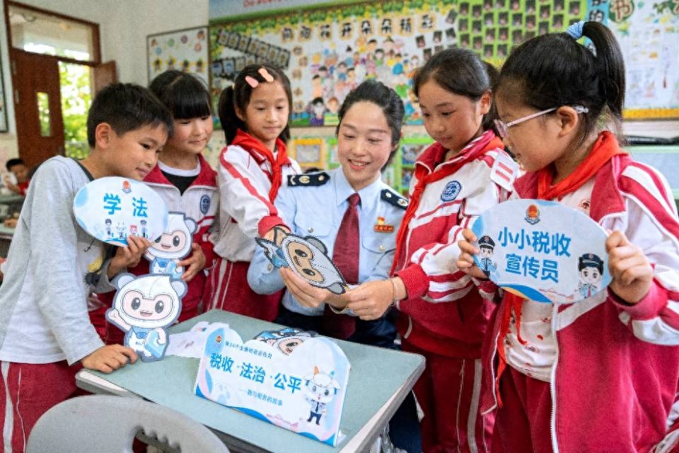 税收知识大礼包来袭！孩子们为何在课堂上欢声笑语？