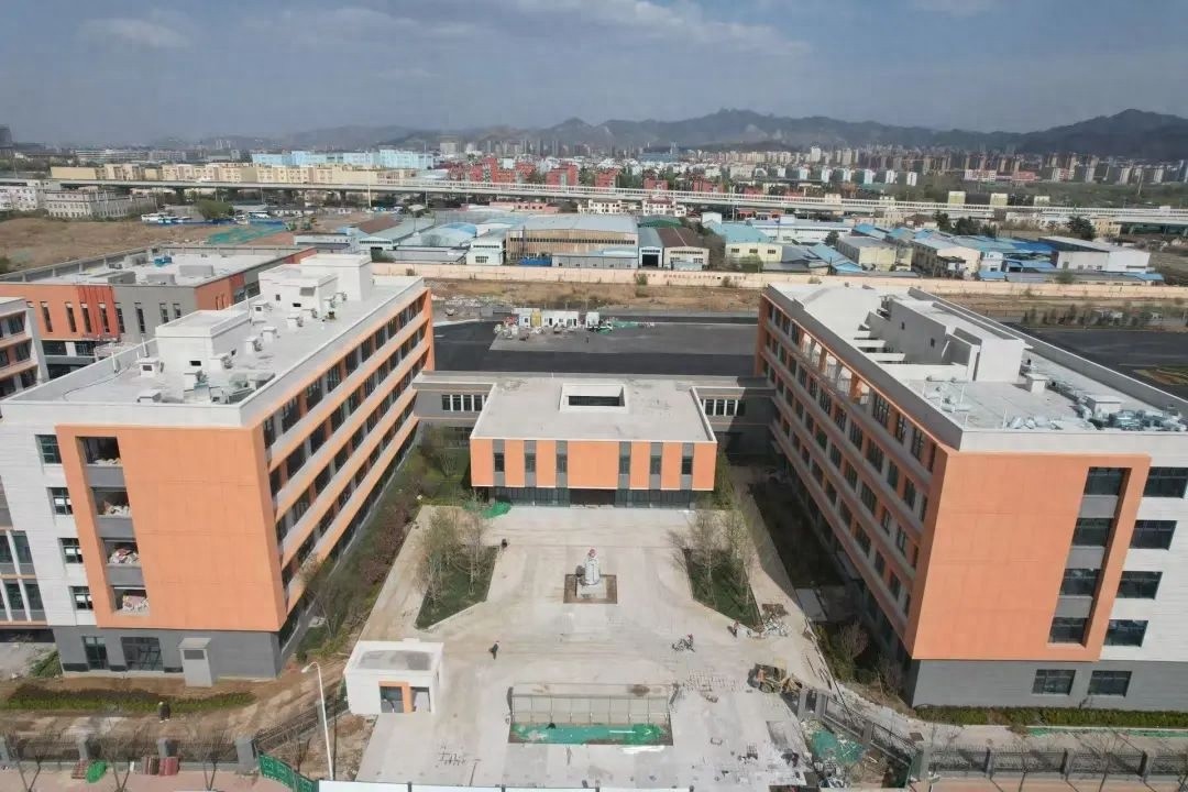 5月23日探访！李沧区青钢片区九年制学校进度超95%，6月底能竣工？