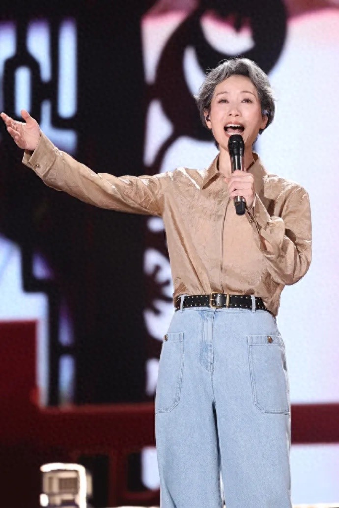 叶童为何突然终止新白娘子传奇演唱会？背后原因令人深思