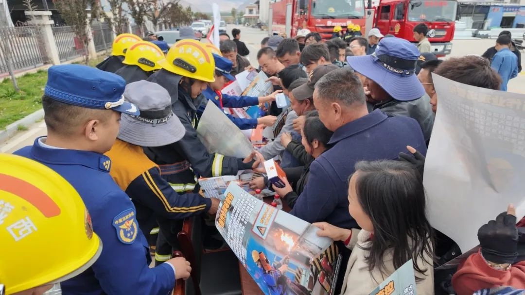 查隐患+广宣传！乃东区消防救援大队如何织密鲁琼专业市场消防安全防护网？  第2张