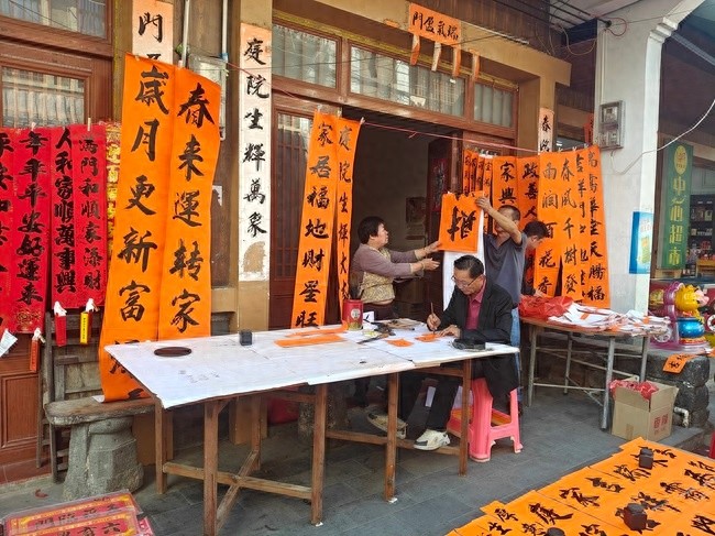 千年古镇中和的春联为何如此特别？探秘楹联之乡的书法魅力