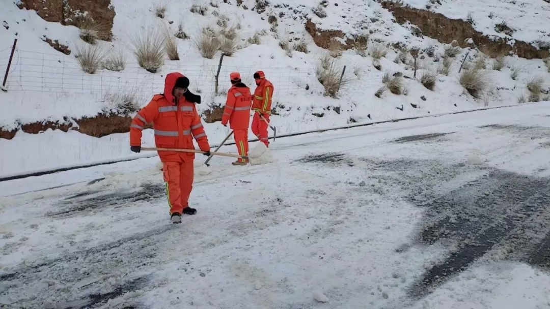 果洛公路总段如何应对暴雪？24小时清雪除冰保畅通  第5张