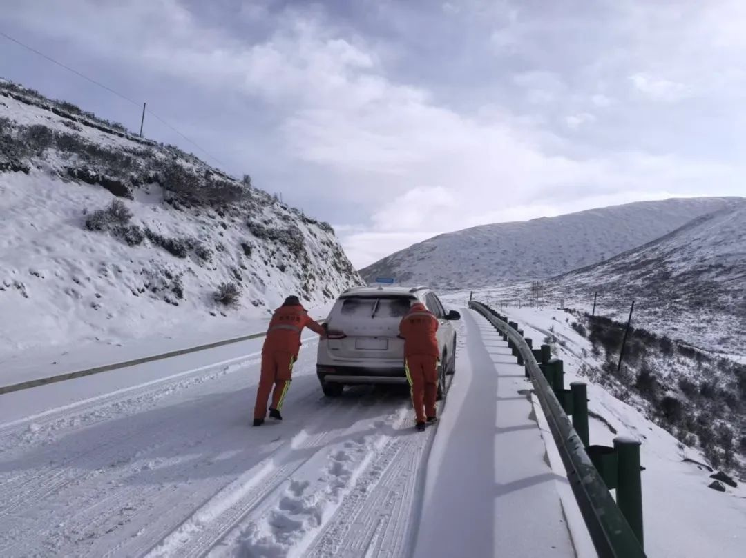 果洛公路总段如何应对暴雪？24小时清雪除冰保畅通  第6张