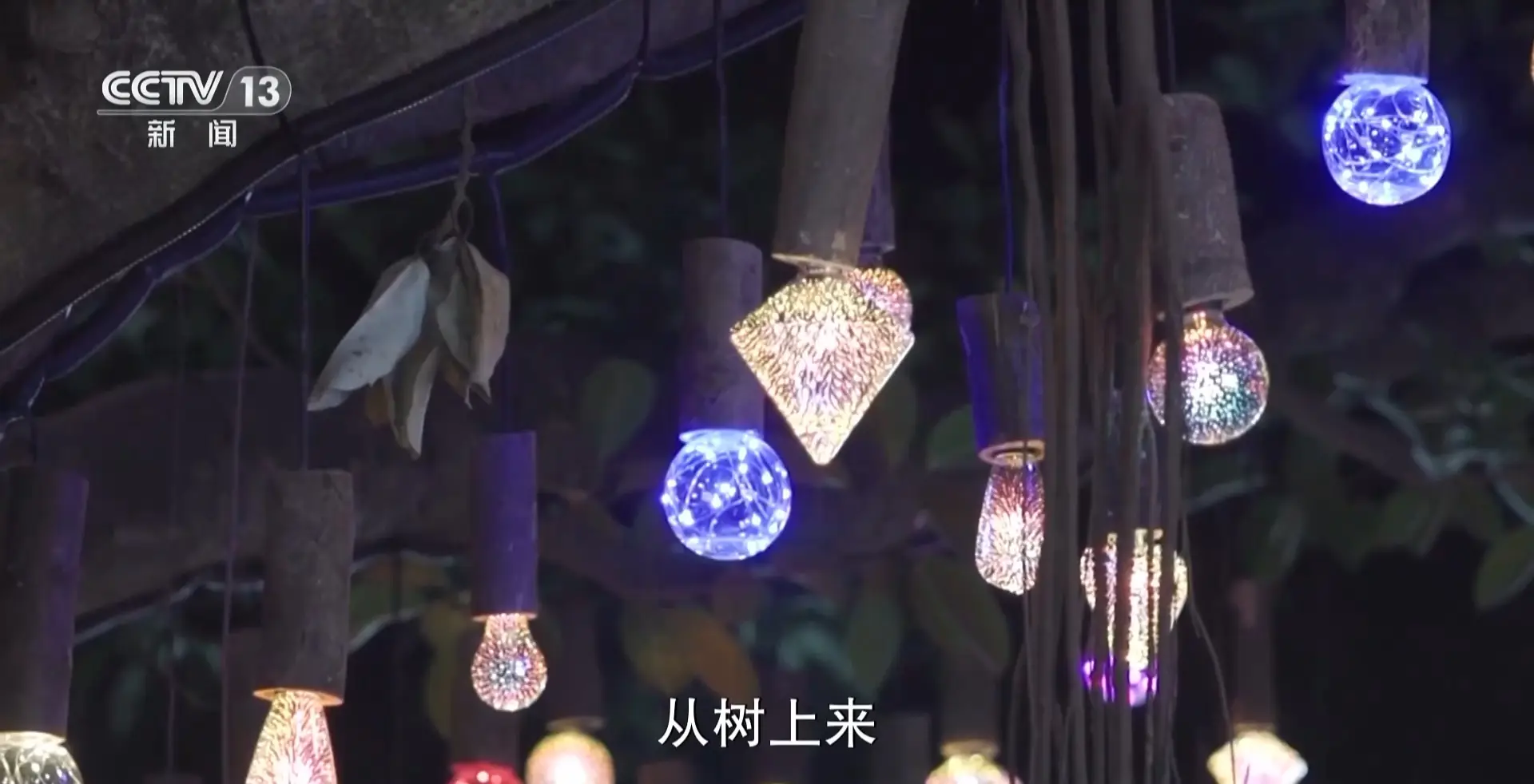 春节买春联竟遇‘蛇年画’惊魂！商家剪掉蛇角，网友直呼难以接受  第3张