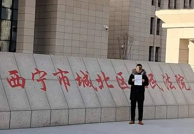 派出所内男子被拖进女厕群殴，三次司法鉴定均为轻伤，打人者终被采取强制措施！真相究竟如何？  第3张