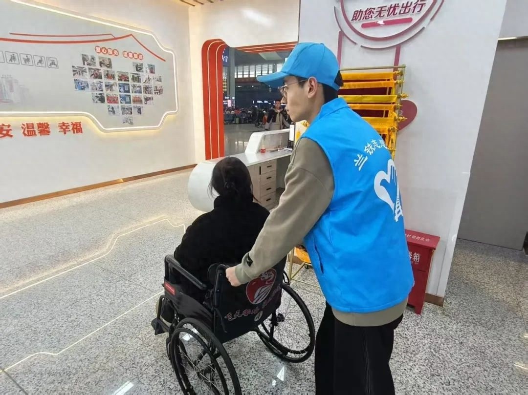 兰州西站的暖心守护者：苏一宁如何用行动诠释铁路人的责任与担当？