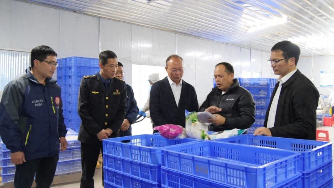 县长杨征山亲临一线，为何强调节日食品安全如此重要？