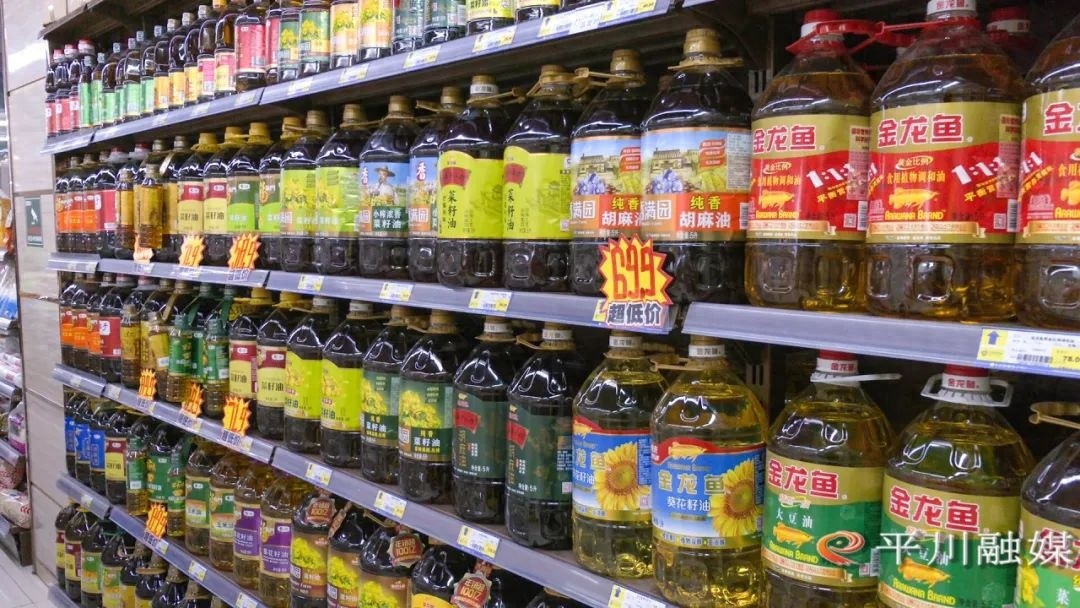 春节购物季来临！平川区市场货源充足，价格稳定，市民如何挑选心仪商品？  第1张